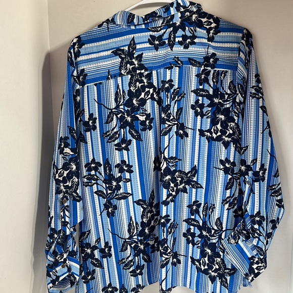 Notations blue white black button up striped floral top size large lightweight - Picture 5 of 5